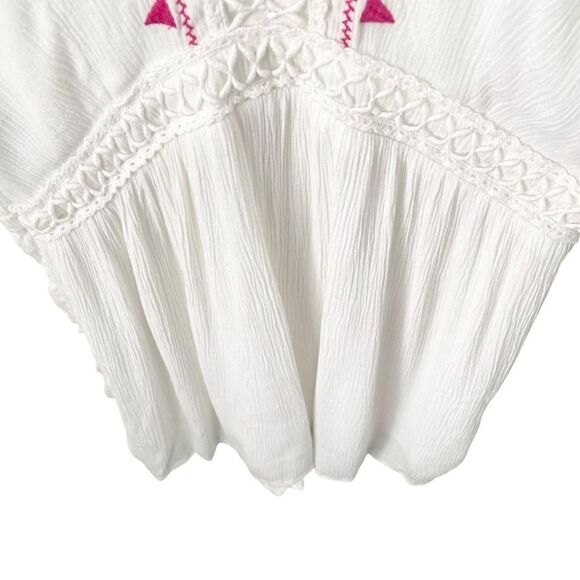 Jun & Ivy White Embroidered Floral V-Neck Short Sleeve Romper in Size Medium - Picture 10 of 16